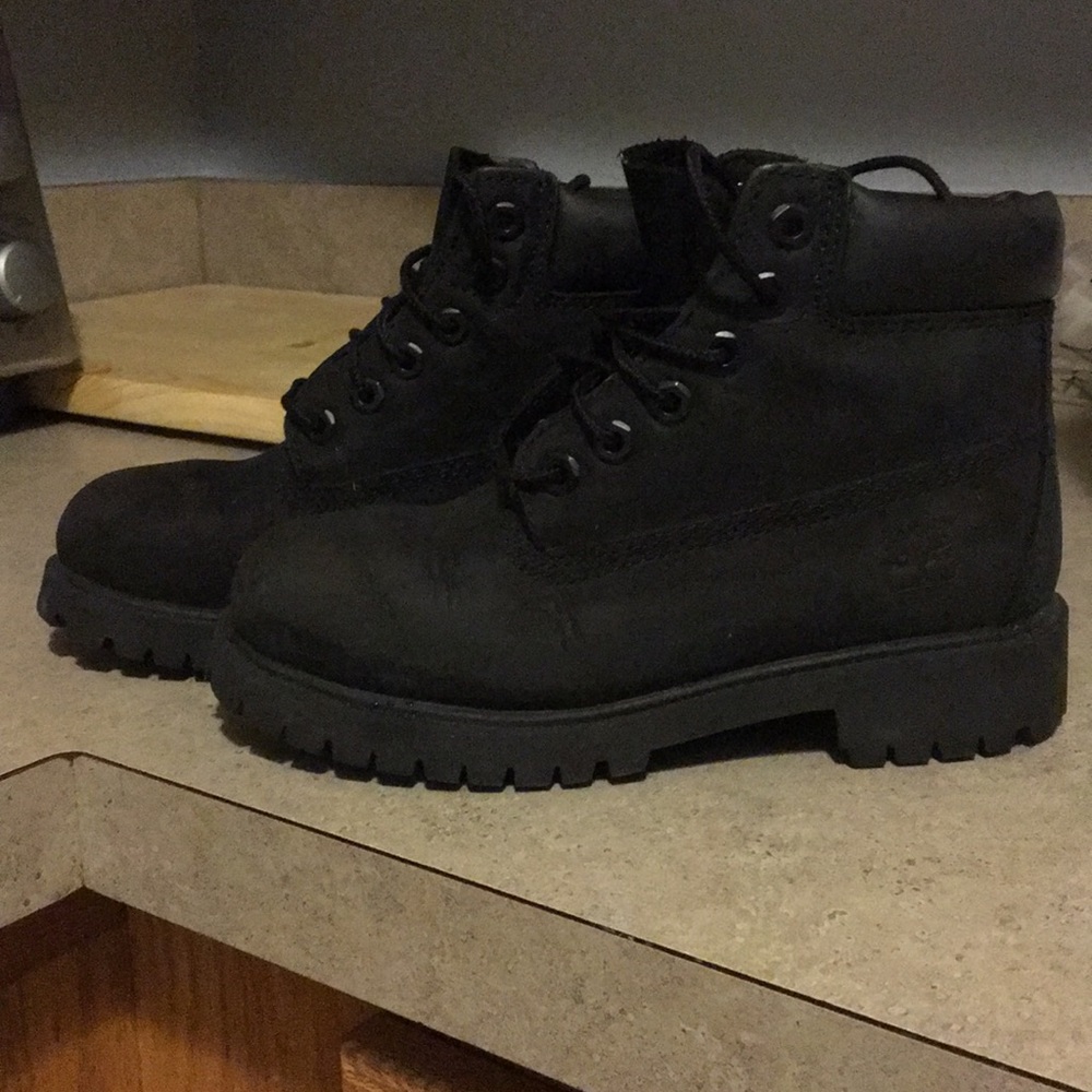 Boys black timberland boot. Size 13.